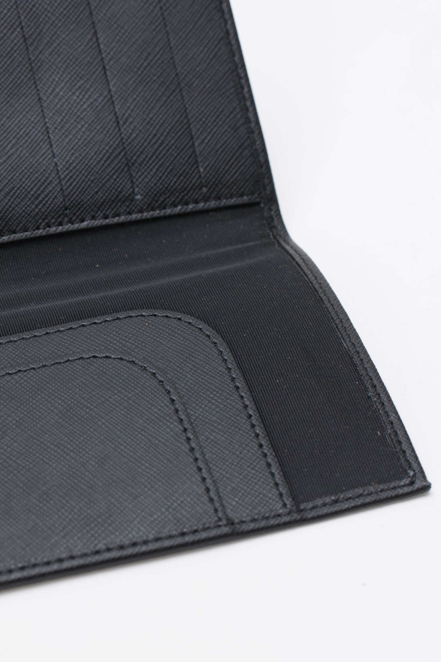 Folding card holder in leather