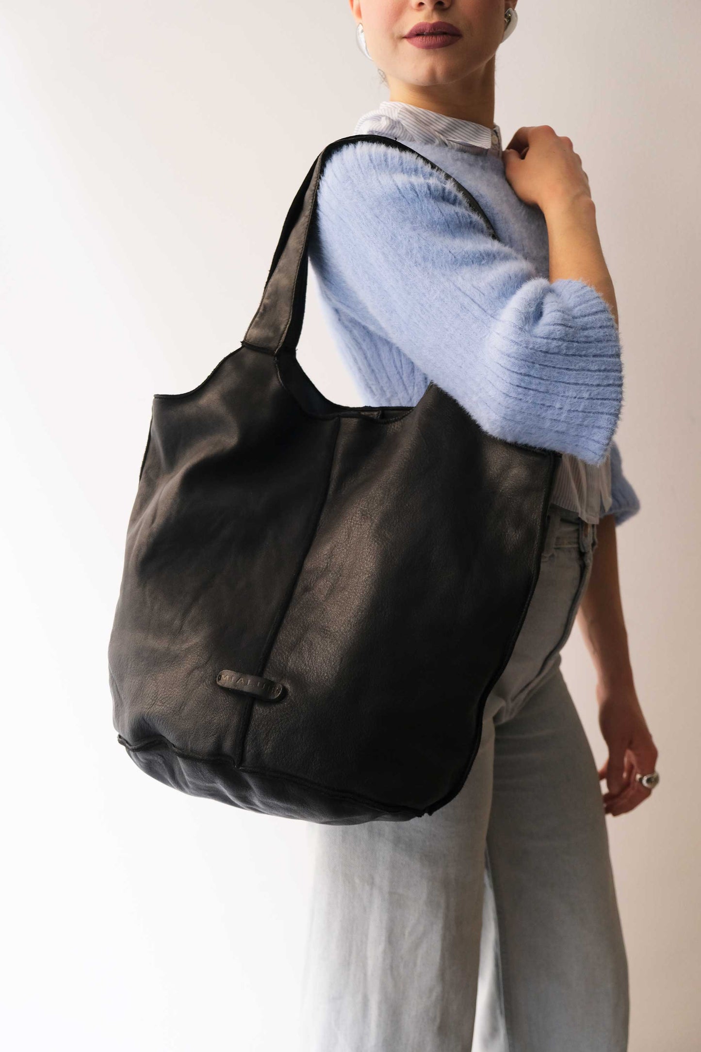 Re bag black garment-dyed leather - Made in Italy -