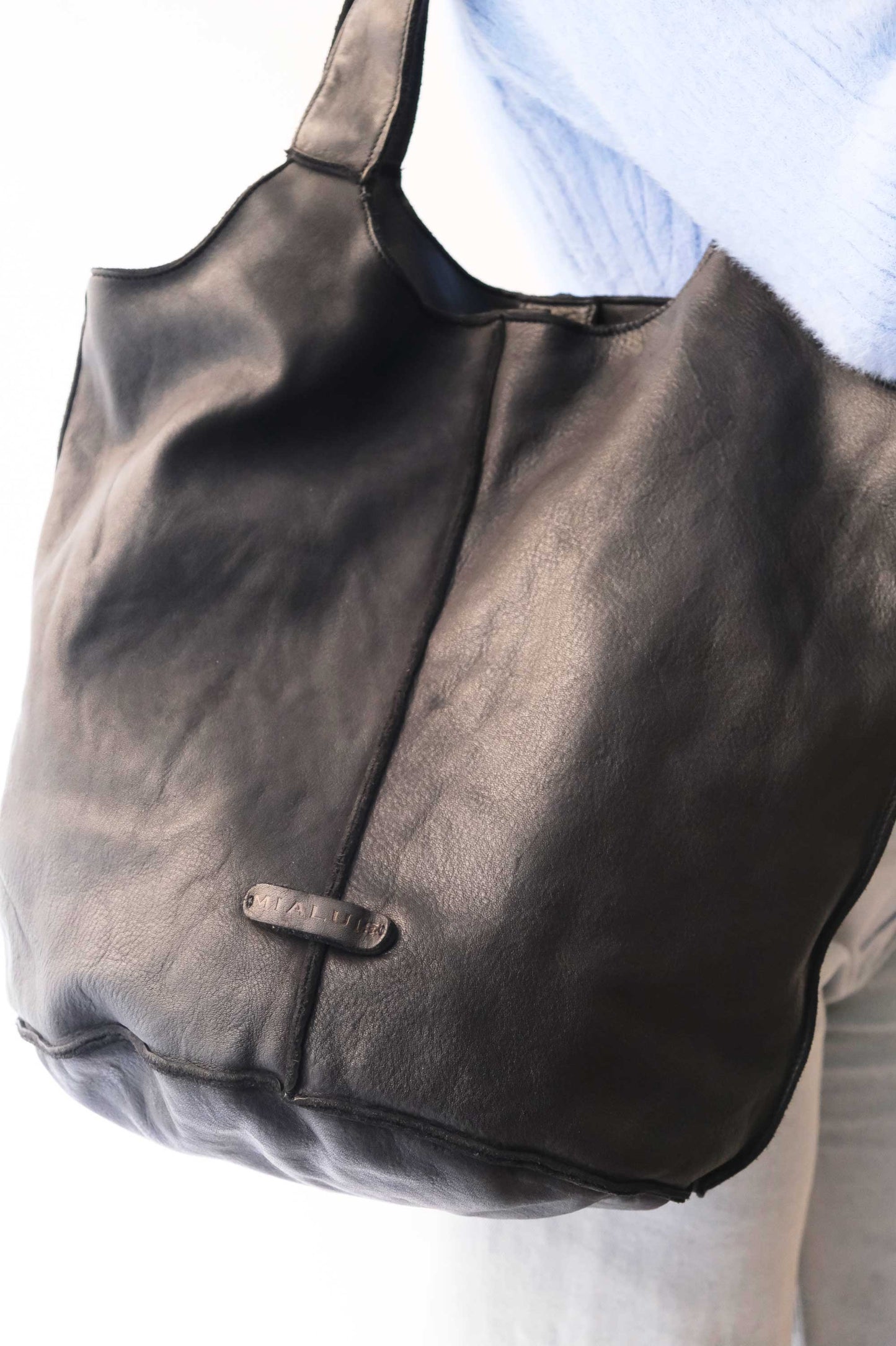 Re bag black garment-dyed leather - Made in Italy -