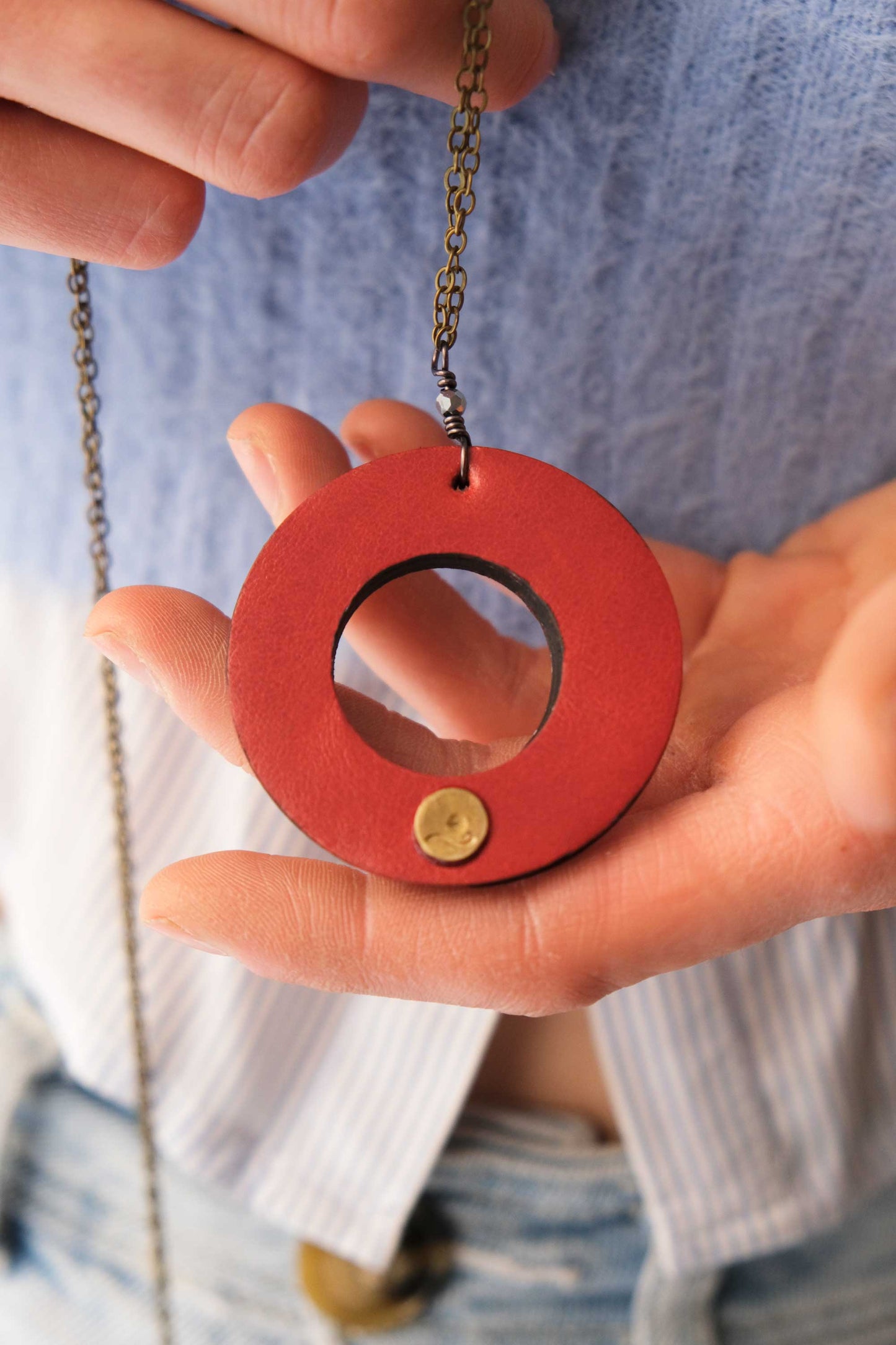 Glasses holder in red leather – Sustainable product - Made in Italy
