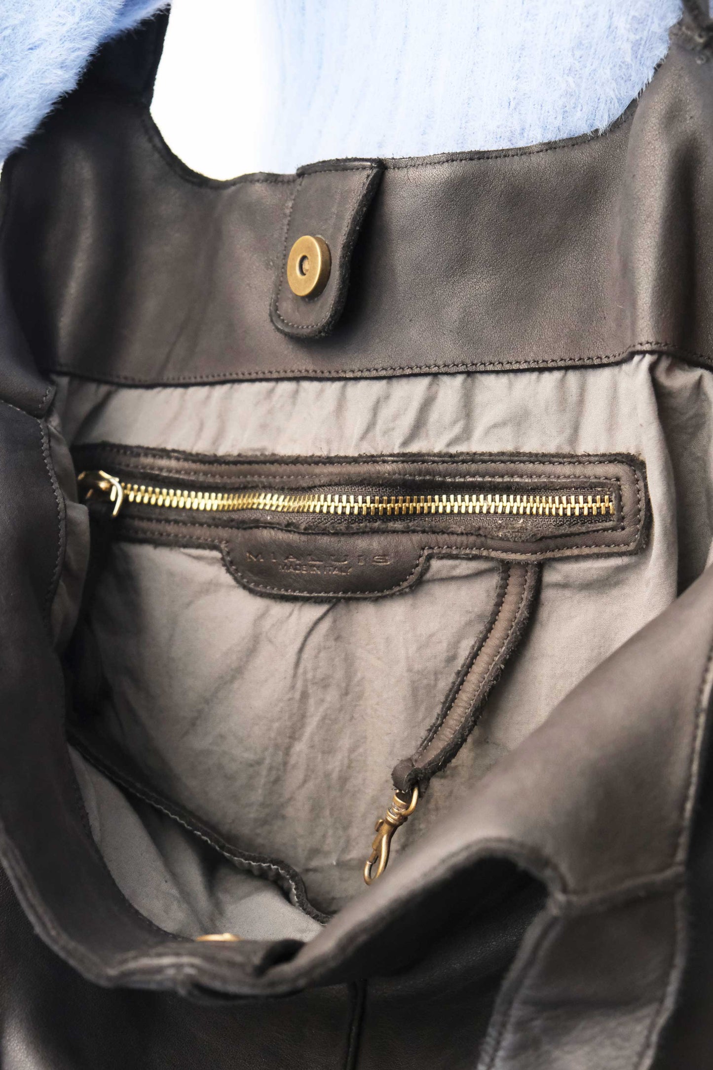 Re bag black garment-dyed leather - Made in Italy -