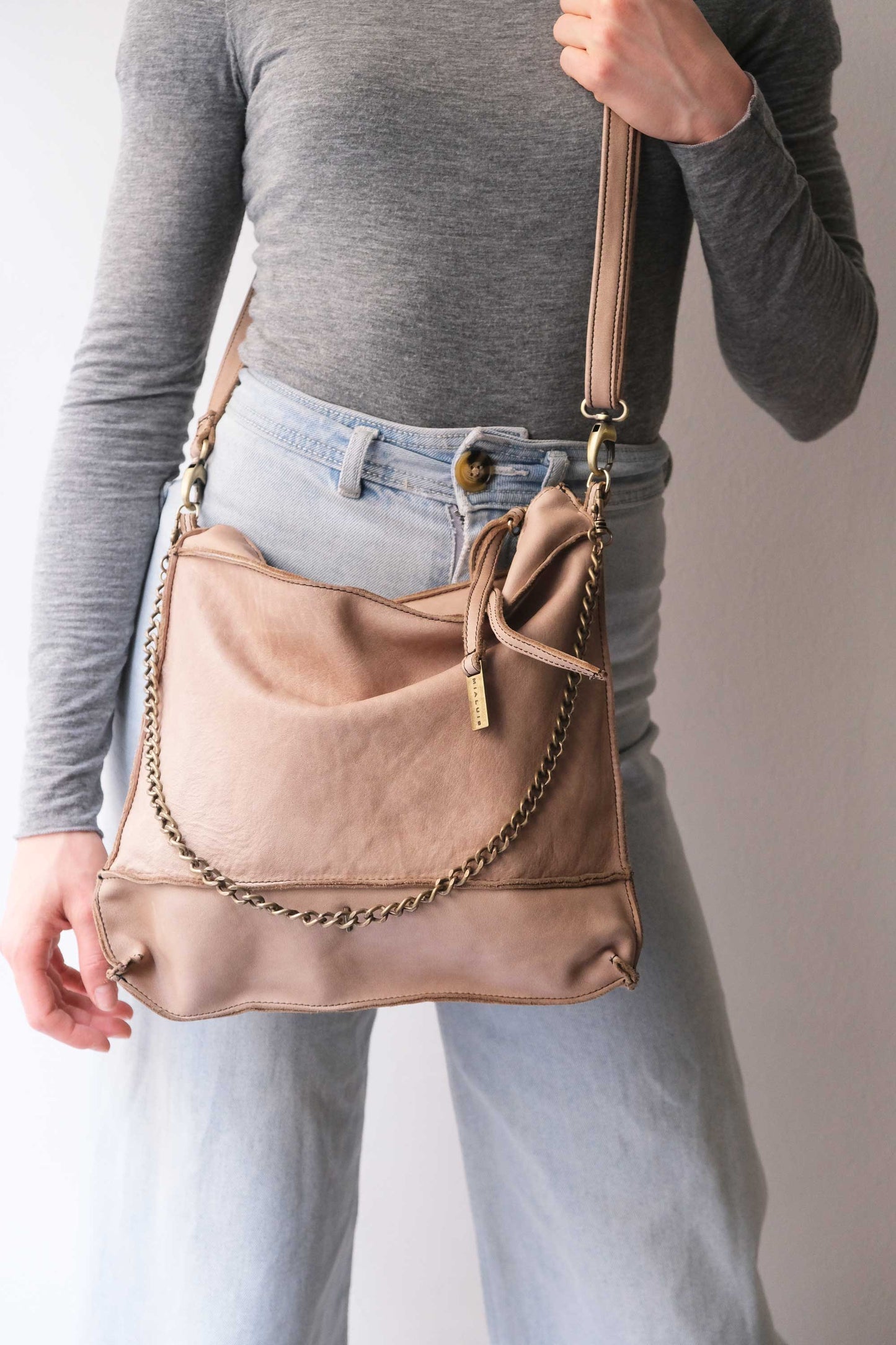 Rezoe sand garment-dyed leather - Made in Italy -