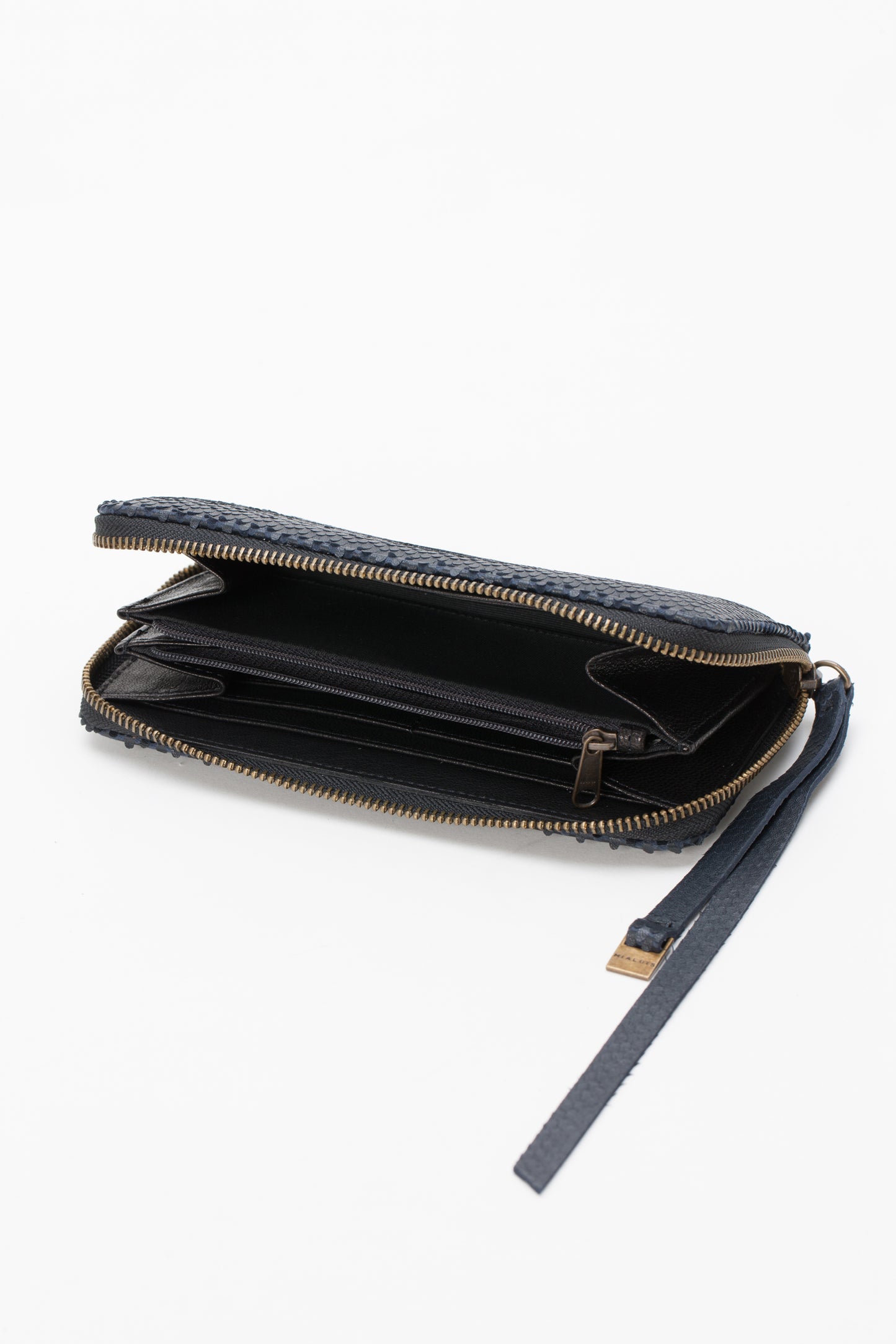 Zip around wallet lasercut