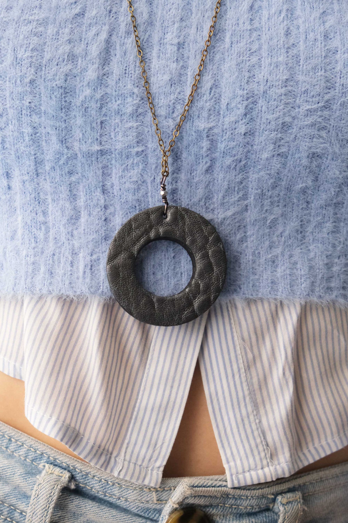 Glasses holder in anthracite leather – Sustainable product - Made in Italy