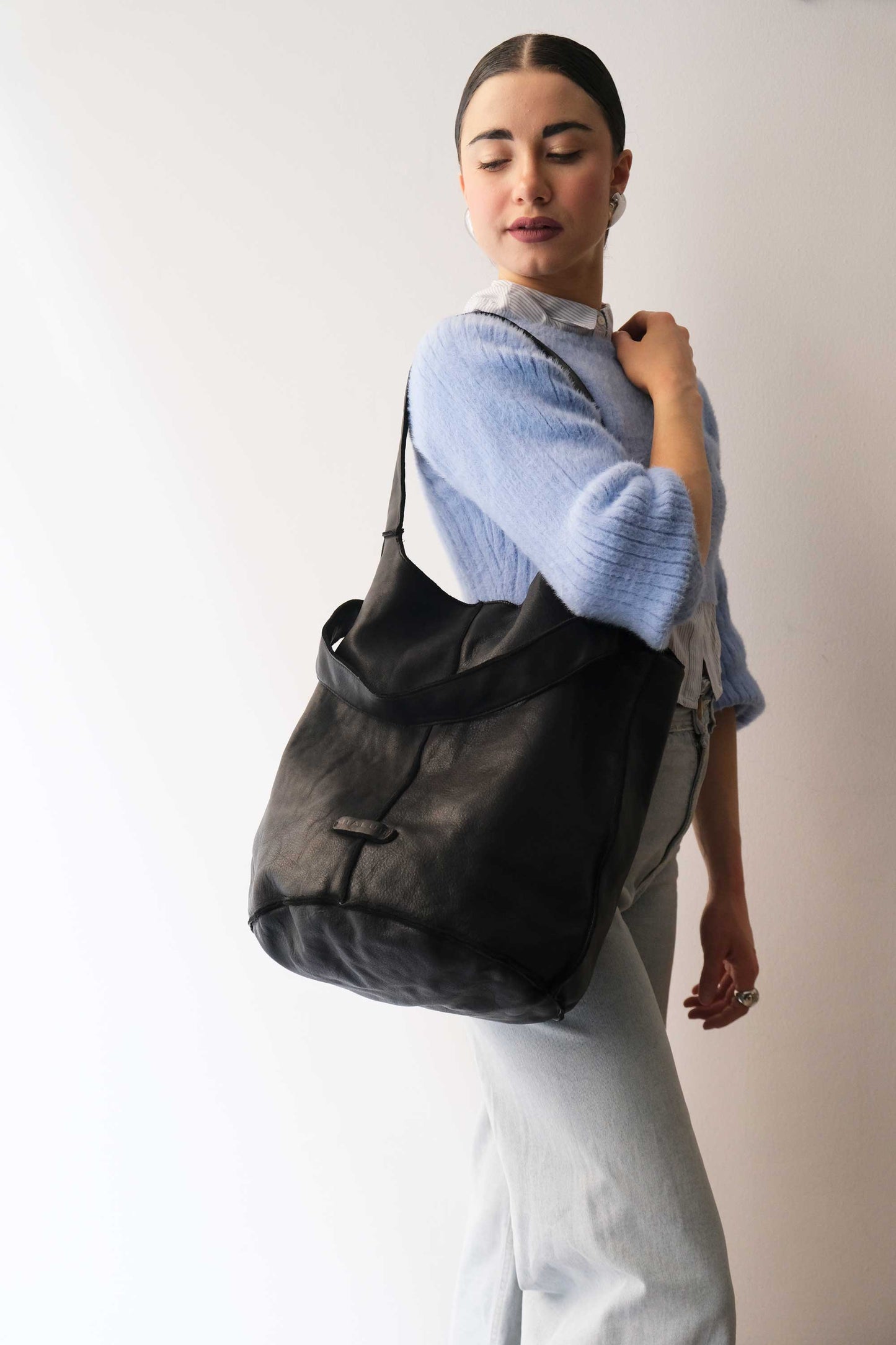 Re bag black garment-dyed leather - Made in Italy -