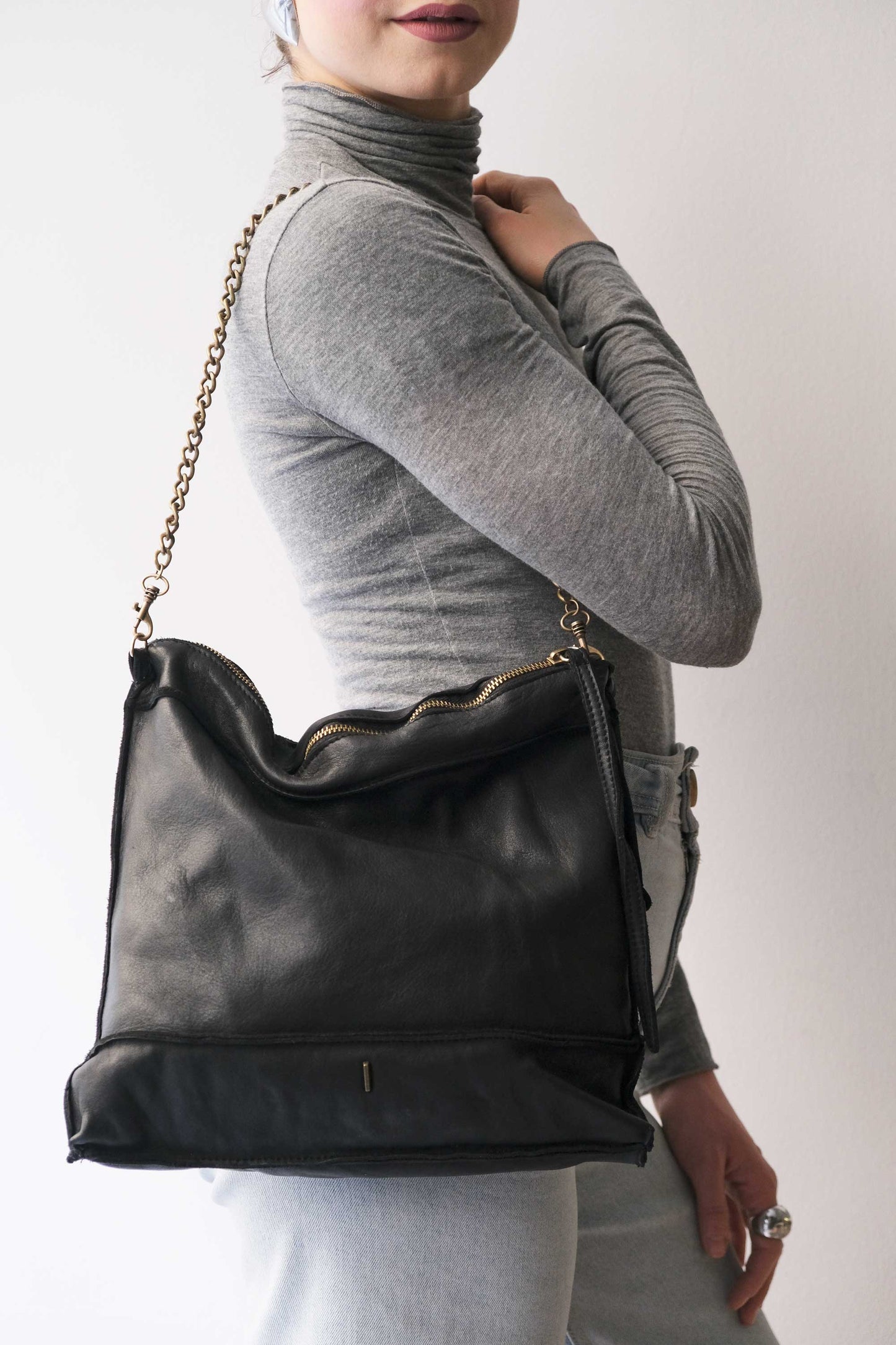 Rezoe black garment-dyed leather - Made in Italy -