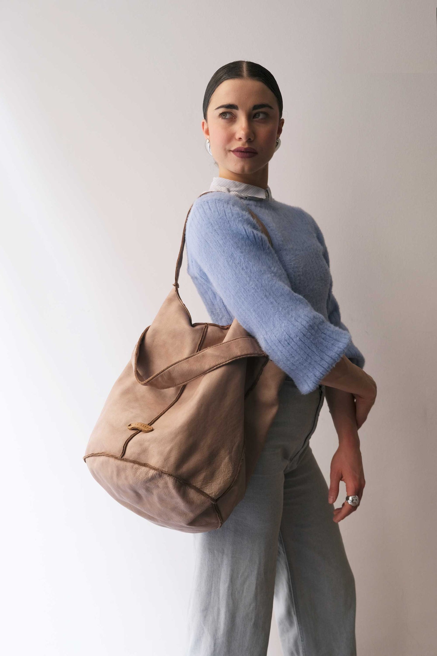 Re bag sand garment-dyed leather - Made in Italy -