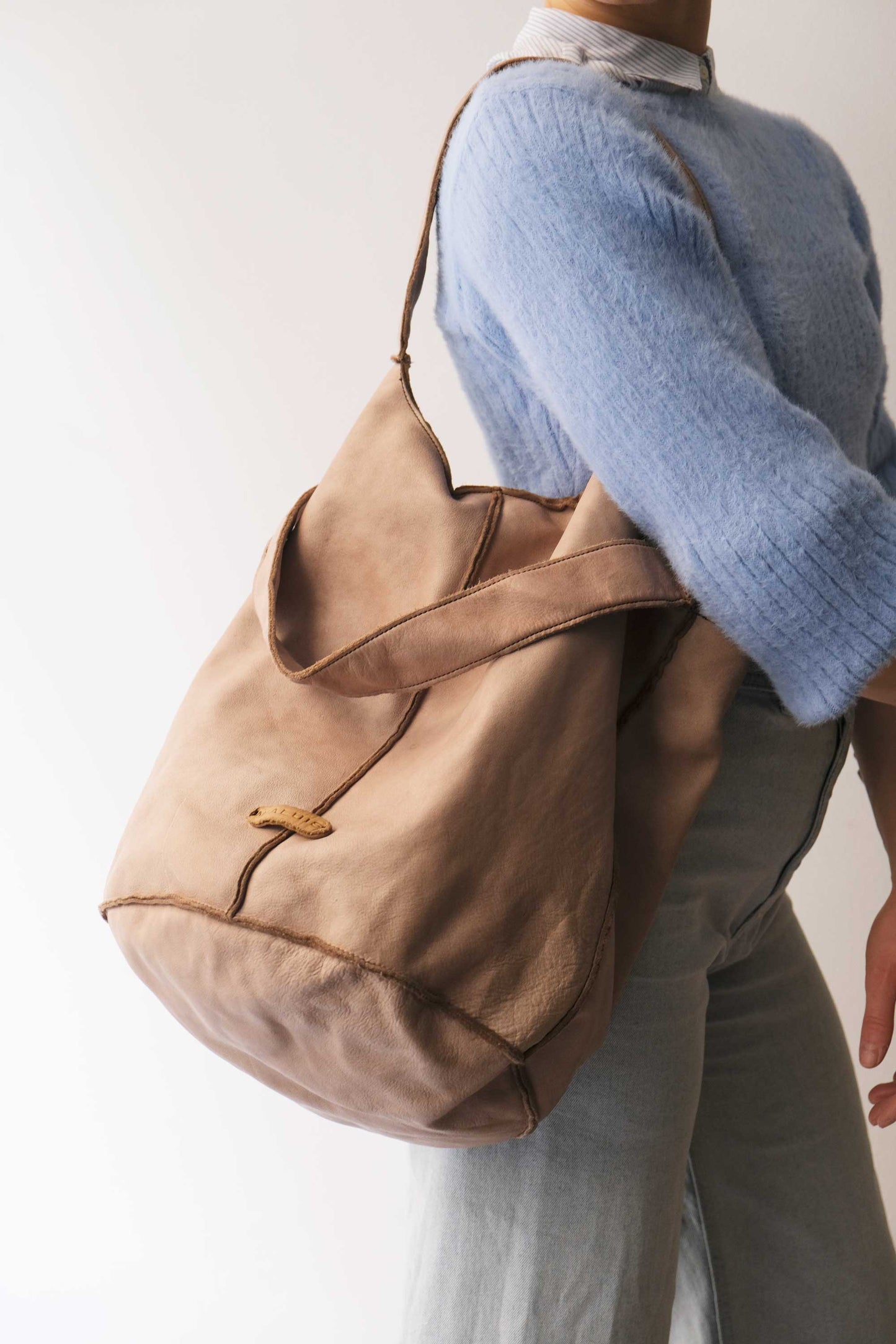 Re bag sand garment-dyed leather - Made in Italy -
